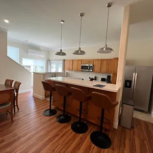 Cozy Custom Vacation Holiday home Kaneohe